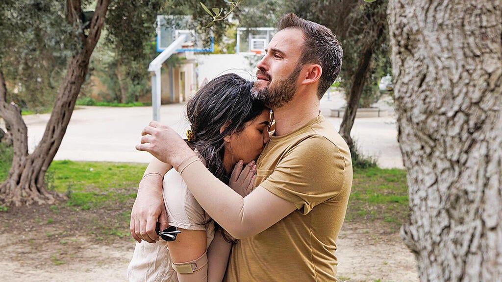 חיבוק מחזק (צילום: זיו קורן) yk13878492