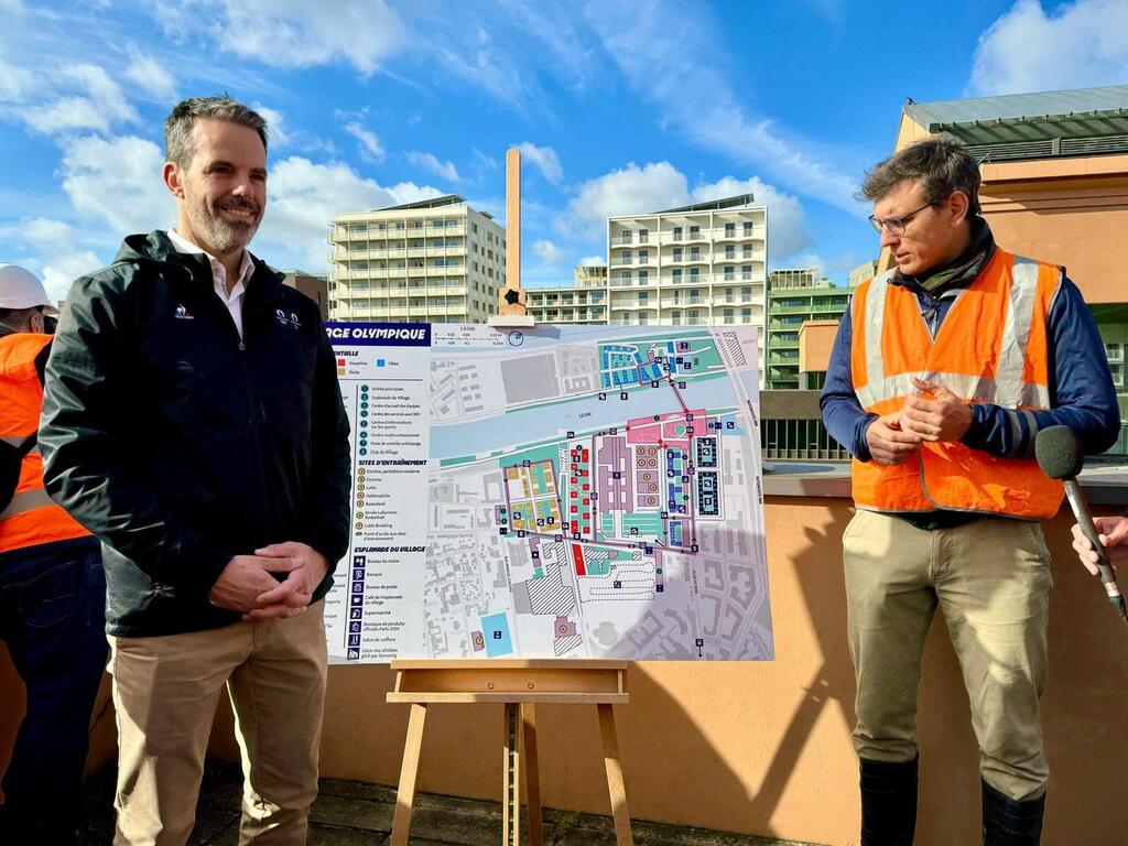 ספשט (מימין), מנהל פרויקט בניית אתרי פריז 2024, ומישו, מנכ"ל הכפר האולימפי (צילום: תמר שבק) פריז 2024 תמר שבק
