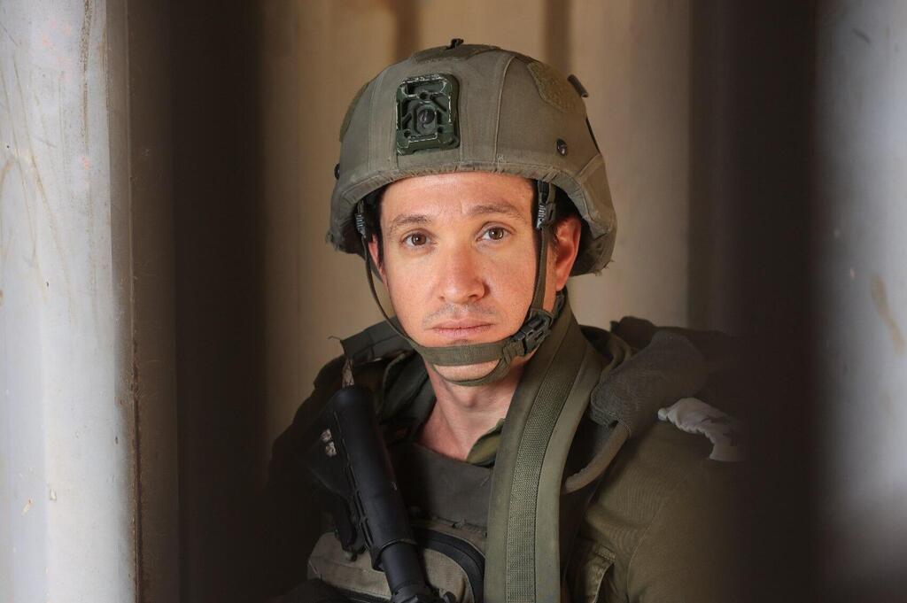 "חטפנו מטח RPG ונפגעתי מרסיסים גדולים. נפלתי וצעקתי להגיב במכת אש". סא"ל ברקאי (צילום: אלעד גרשגורן) סא"ל שחר ברקאי מפקד בא"ח גולני