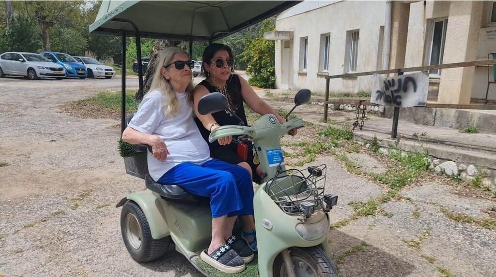 מבצע קלנועית כך מסייעים לוותיקי הקיבוצים המפונים להחזיר את הניידות - קיבוץ מנרה