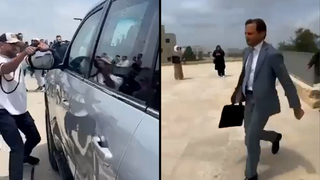 תיעוד: סטודנטים פלסטינים מגרשים את אוליבר אובטש, הנציג הגרמני בשטחים הפלסטינים, מאוניברסיטת ביר זית שברמאללה