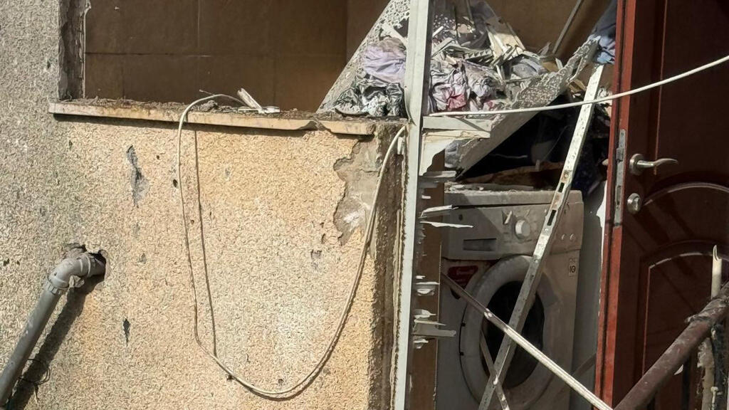 הנזק מירי חיזבאללה במושבי הצפון נזקים לביתם של משפחת פרץ ואוחנה בעקבות המלחמה