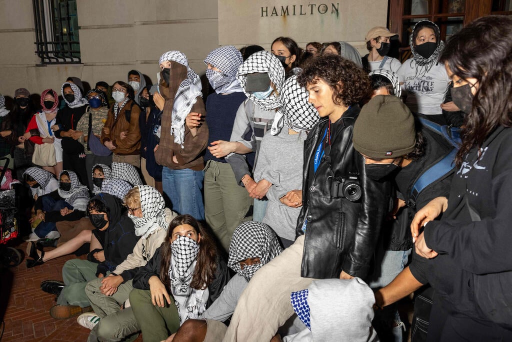 צילום: Alex Kent / GETTY IMAGES NORTH AMERICA / AFP מפגינים פרו פלסטינים באוניברסיטת קולומביה