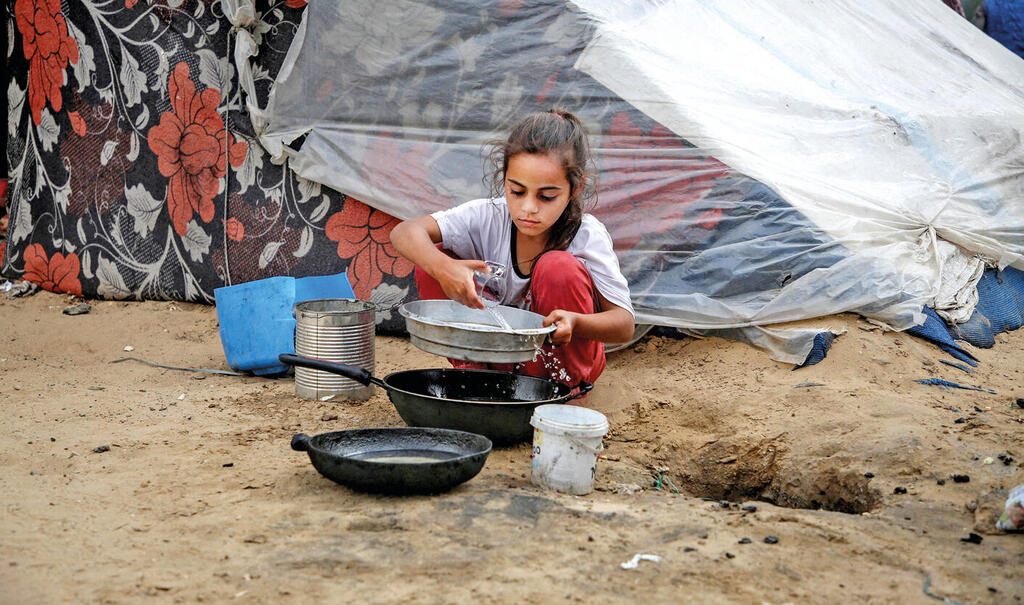 Some 200,000 civilians have already left Rafah (Photo: Reuters / HATEM KHALED) yk13902181