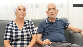 "אנחנו מפחדים לחזור אם לא יהיה שקט". שרה וחנניה פרץ (צילום: אפי שריר) yk13904520