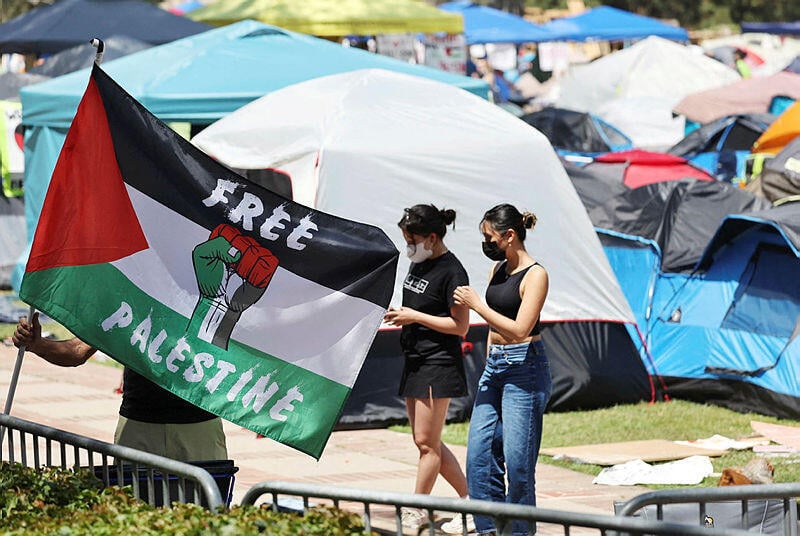 Pro-Palestinian encampment at UCLA (Photo: MARIO TAMA, GETTY IMAGES NORTH AMERICA) הפגנות פרו פלסטיניות באוניברסיטת לוס אנג'לס קליפורניה