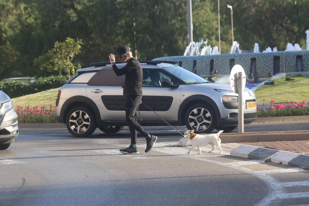 שלום לכולם, בנאי כאן (צילום: מוטי לבטון) פפראצי יובל בנאי