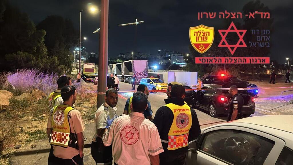 זירת הרצח בנתניה ( צילום: מד"א) נתניה