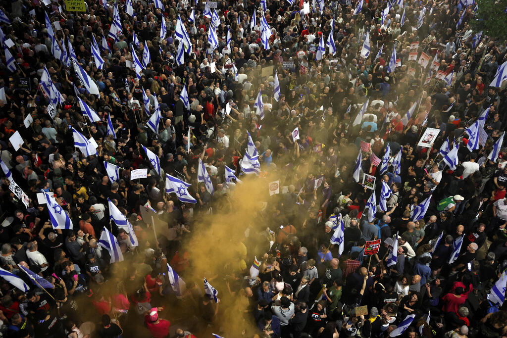 תל אביב, אמש (צילום: REUTERS/Ronen Zvulun) עצרת בכיכר החטופים