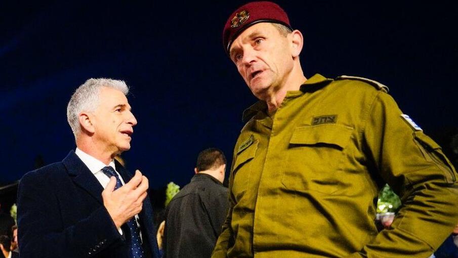 ראש המוסד ברנע והרמטכ"ל הלוי. ברנע אימץ את הגישה התקיפה מאוד של קודמו (צילום: שלו שלום) עצרת הפתיחה הממלכתית ביד ושם ל אירועי יום הזיכרון לשואה ולגבורה ביד ושם