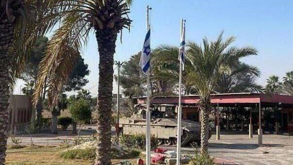 כלי רכב של צה"ל בצד העזתי של מעבר רפיח רצועת עזה