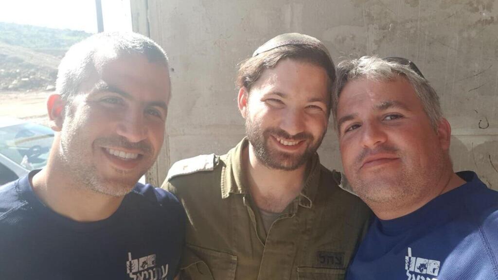 מימין: אלחנן קלמנזון, שלומי מארק ומנחם קלמנזון אלחנן קלמנזון ז"ל, שלומי מארק ז"ל ומנחם קלמנזון