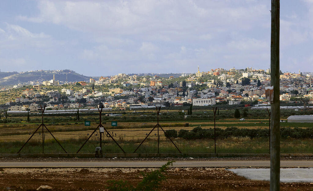 מעבר לגדר של רם און. האויב קרוב (צילום: אלעד גרשגורן) yk13915362