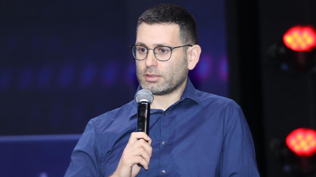 "המבזקן שהיה תורן במערכת שאל אותי, 'מה זה? זה אמיתי? זה פייק?'". יואב זיתון בוועידת "האנשים של המדינה" (צילום: יריב כץ) ועידת "האנשים של המדינה"