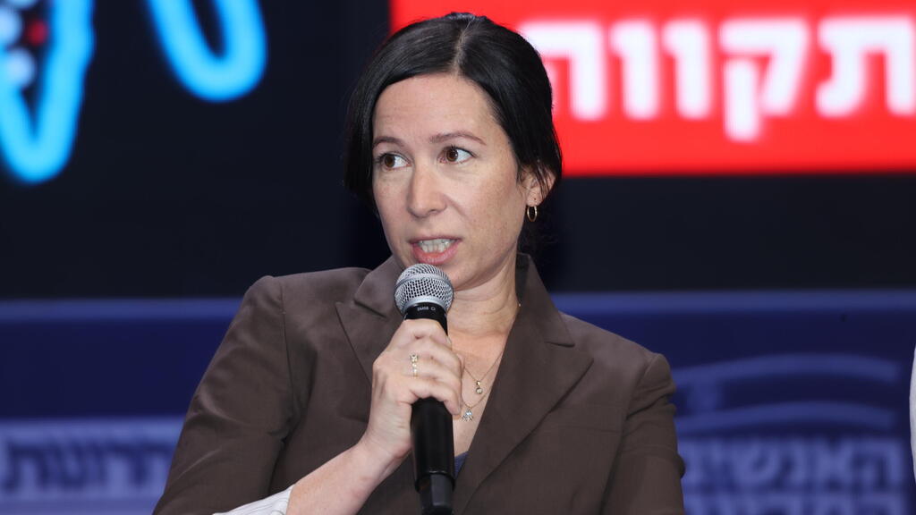 "הדבר שהכי מטריד אותם זה מי הולך לטפל בהם ולדאוג להם עכשיו כשאימא ואבא נרצחו". אילנה קוריאל בוועידת "האנשים של המדינה" (צילום: יריב כץ) ועידת "האנשים של המדינה"