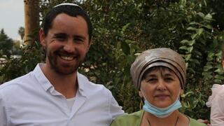 מימי לוי עם בנה צביקה לביא ז"ל
