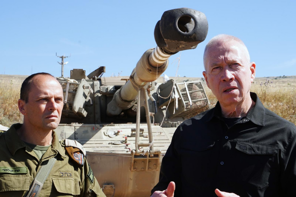 Defense Minister Yoav Gallant touring the north (Photo: Ariel Hermoni, MoD) שר הביטחון גלנט בעוצבת הגליל, סמוך לגבול הצפון