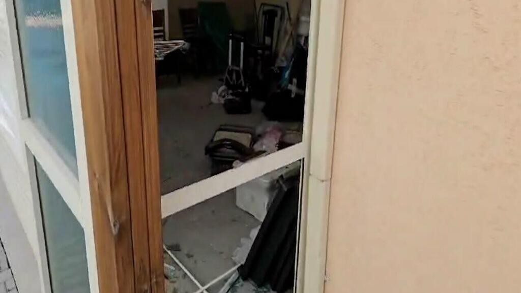 Homes damaged in blast when rocket lands in Shlomi תיעוד מהיירוטים בשמי הצפון