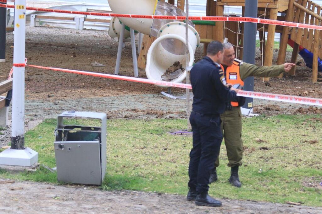 Playground takes direct hit from Gaza rocket in Be'er Sheva (Video: Meir Even Haim) פגיעה בדירה בביניין בבאר שבע