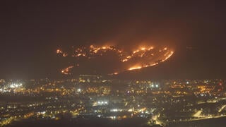 שריפות גדולות בקריית שמונה בעקבות מטחי טילים מלבנון