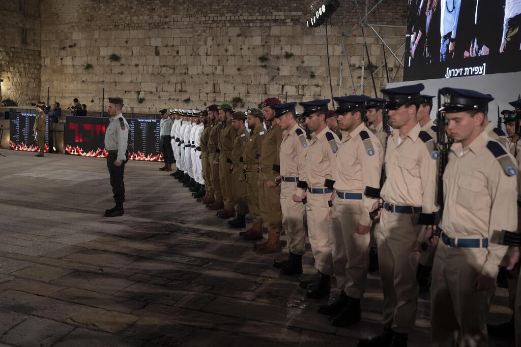 צילום: AP /Leo Correa הטקס הממלכתי של יום הזיכרון בכותל המערבי בירושלים