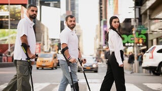 משלחת פצועי חרבות ברזל בניו יורק (מימין: ליהיא קקון, אביתר זיתוני, ארז אמסלם)