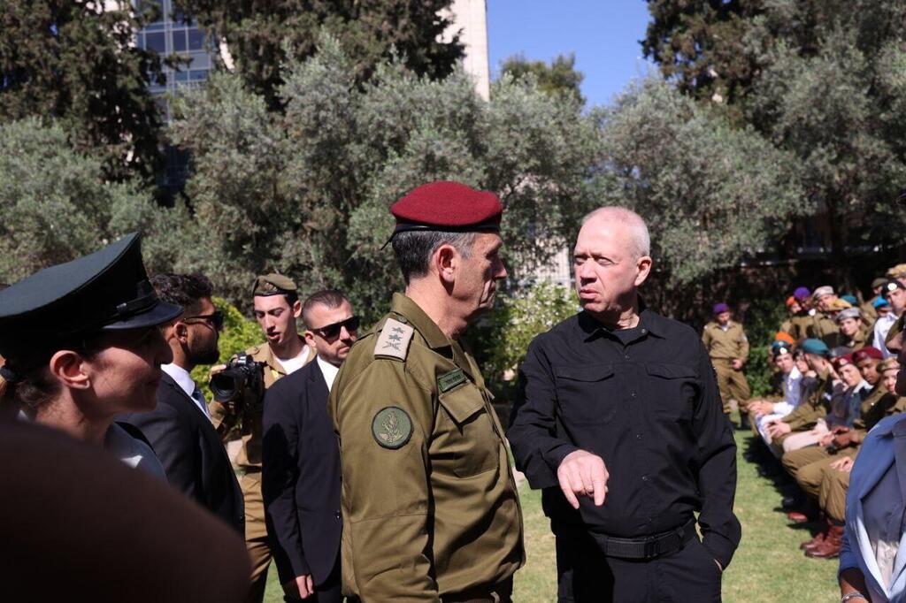 גלנט והלוי (צילום: אלכס קולומויסקי) טקס מצטייני צה"ל בבית הנשיא
