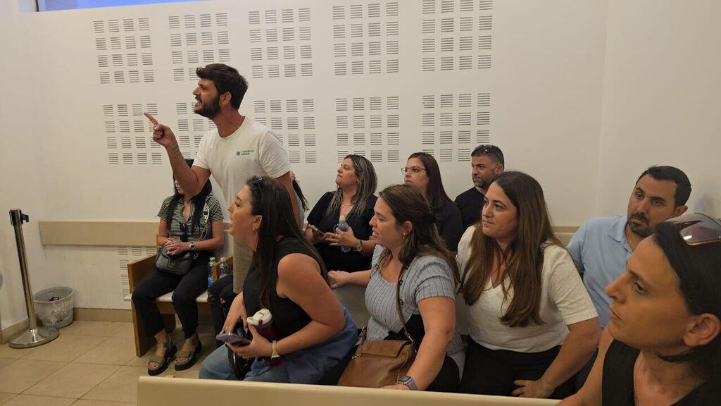 הורי ילדים בפעוטון בבית המשפט (צילום: מטה המאבק למען הילדים ) גזר דינה של ליטל ברסי בשלום פתח תקווה