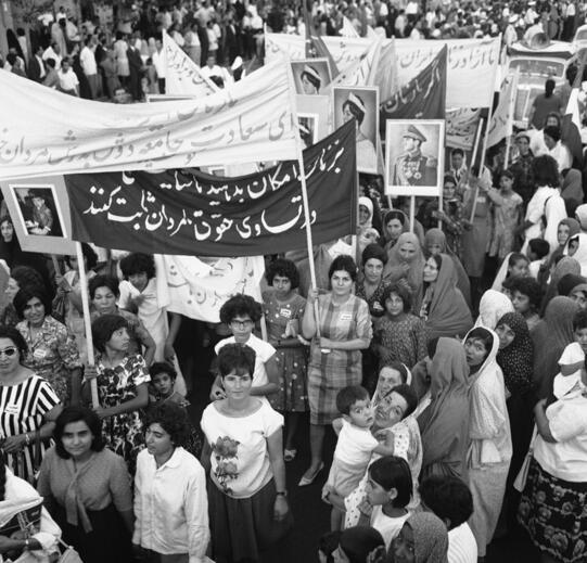 Iranian women protesting before the Islamic Revolution (Photo: AP) yk13925540
