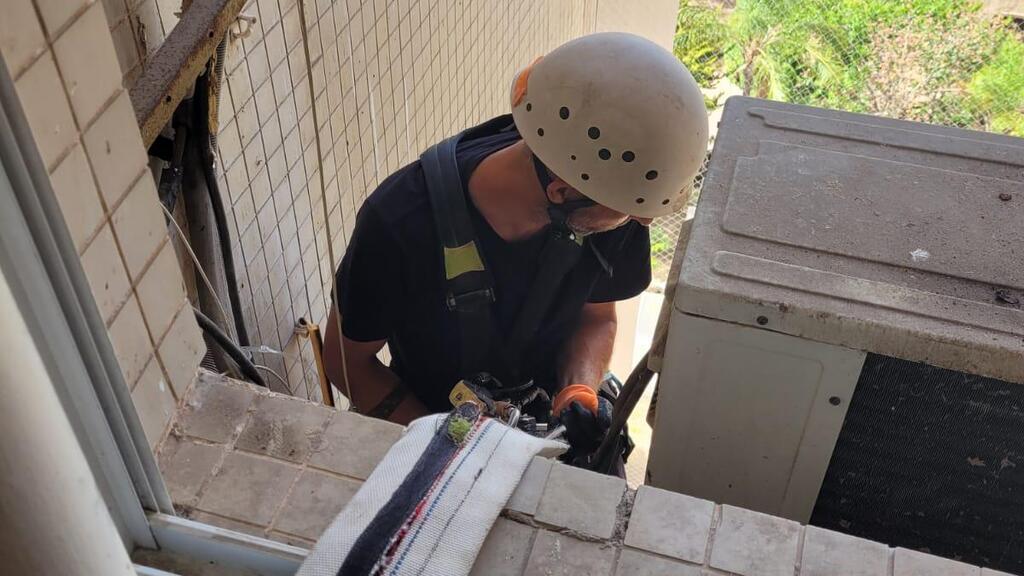 החילוץ המורכב מהקומה השמינית