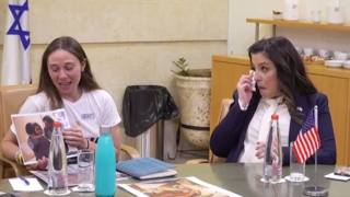 דבריהם של שי דיקמן ורוזיטה לחברת הקונגרס אליס סטפניק
