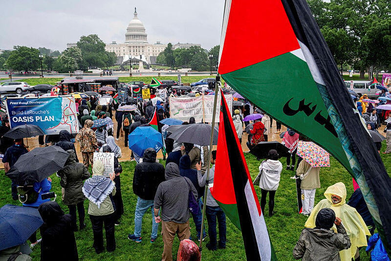 Pro-Palestinian rally on Capitol Hill (Photo: AFP) הפגנה פרו-פלסטינית ליד בניין הקפיטול בוושינגטון