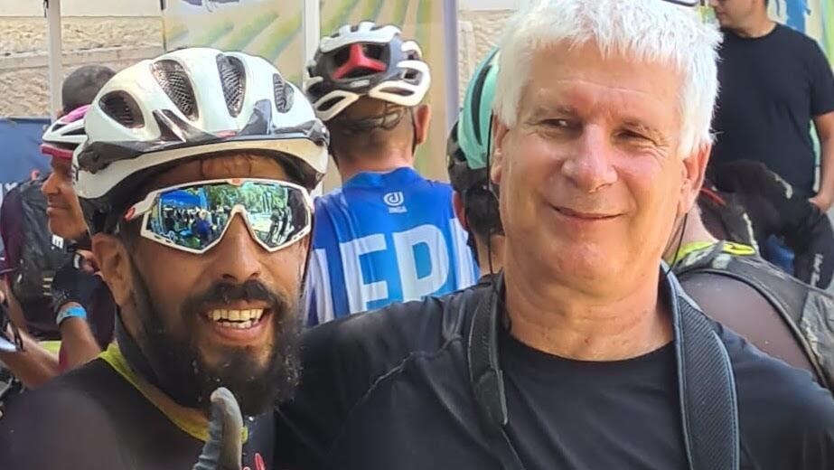 יורם שפירר, פרויקטור השיקום של מועצת החלב, עם בנו תומר ז"ל, שנרצח ב-7 באוקטובר בדרכו לאימון רכיבה על אופניים (מהאלבום המשפחתי) יורם שפירר, פרויקטור השיקום של מועצת החלב, עם בנו שנרצח ב-7 באוקטובר