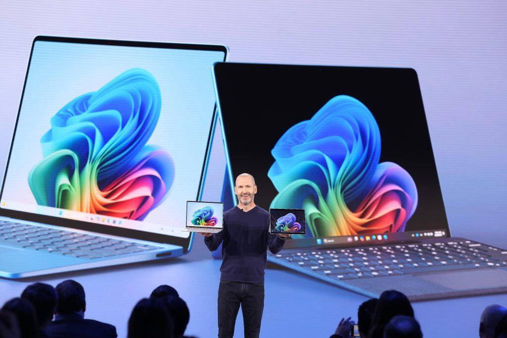 New Surface pro laptops with Qualcomm built-in (Photo: Microsoft) אירוע חשיפת מחשבי הסרפס פרו עם מעבדי קוואלקום