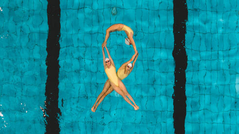 Israel's Olympic artistic swimming team honors hostages - Vimarsana News