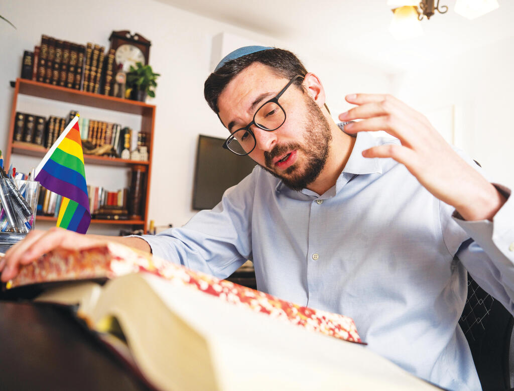 הרב רפאל יהונתן פוליסוק מול הגמרא. רק רוצה ללמוד וללמד תורה (צילום: שלו שלום) yk13922417