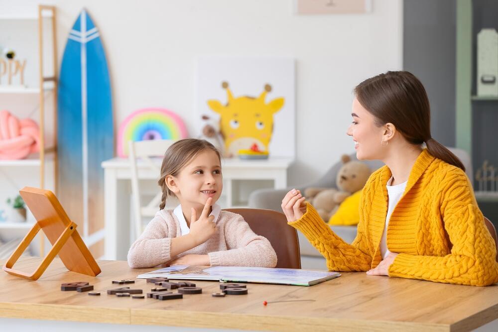Speech therapist can help children find their voice (Photo: Shutterstock) קלינאית תקשורת דיבור ילדים