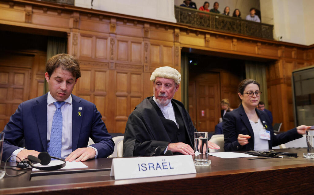 נציגי ישראל בדיון ( צילום: REUTERS/Johanna Geron) בית הדין בהאג