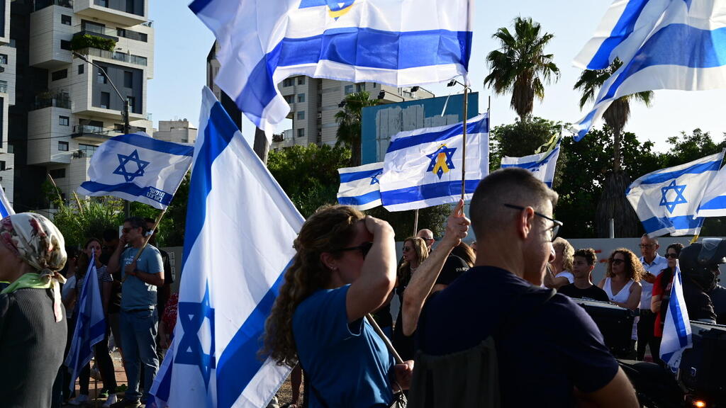 אלפים הגיעו למסע ההלוויה (צילום: יובל חן ) הצעדה להלווייתו של חנן יבלונקה ז״ל מתל ברוך לקריית שאול בתל אביב
