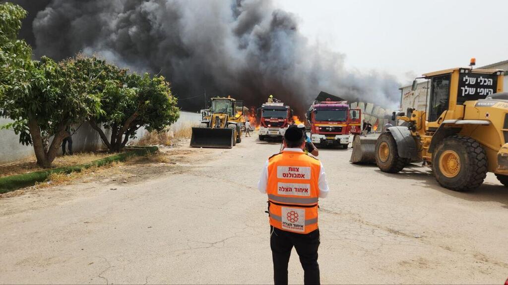 Fire in Moshav Sde Uziahu שריפה בשדה עוזיהו