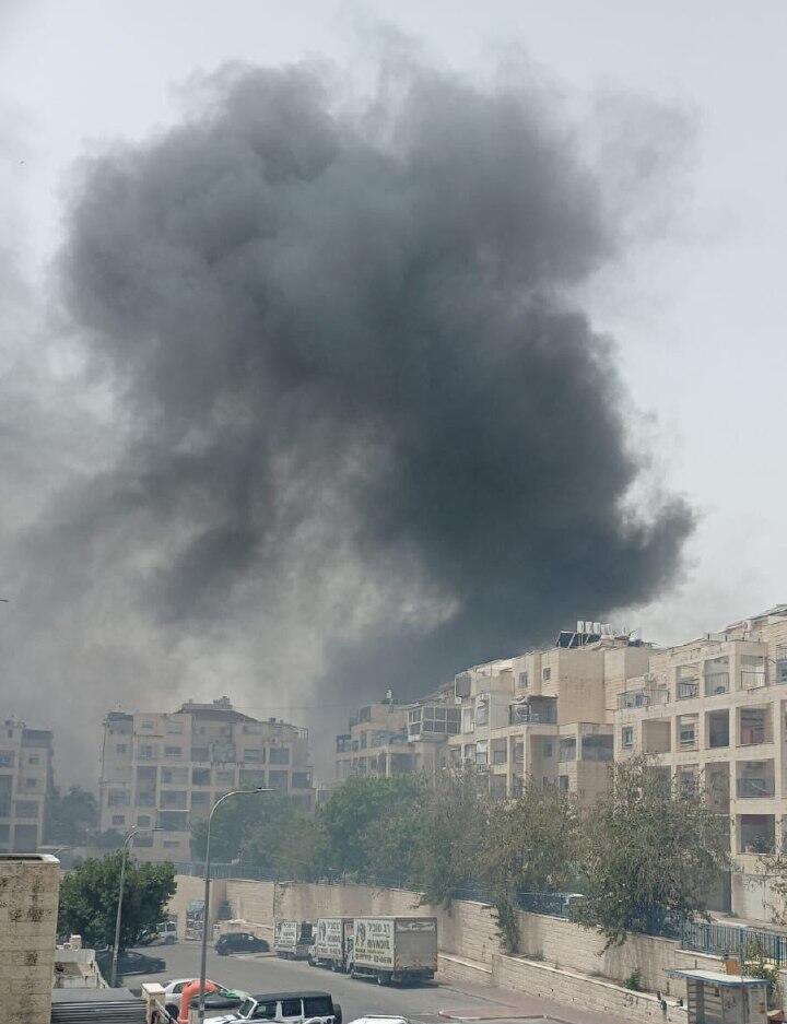 Fire in a field in Beit Shemesh (Photo: Ziv Aqua, spokesman for Fire and Rescue-Beit Shemesh regional station) שריפה בשטח פתוח בסמוך לבית שמש