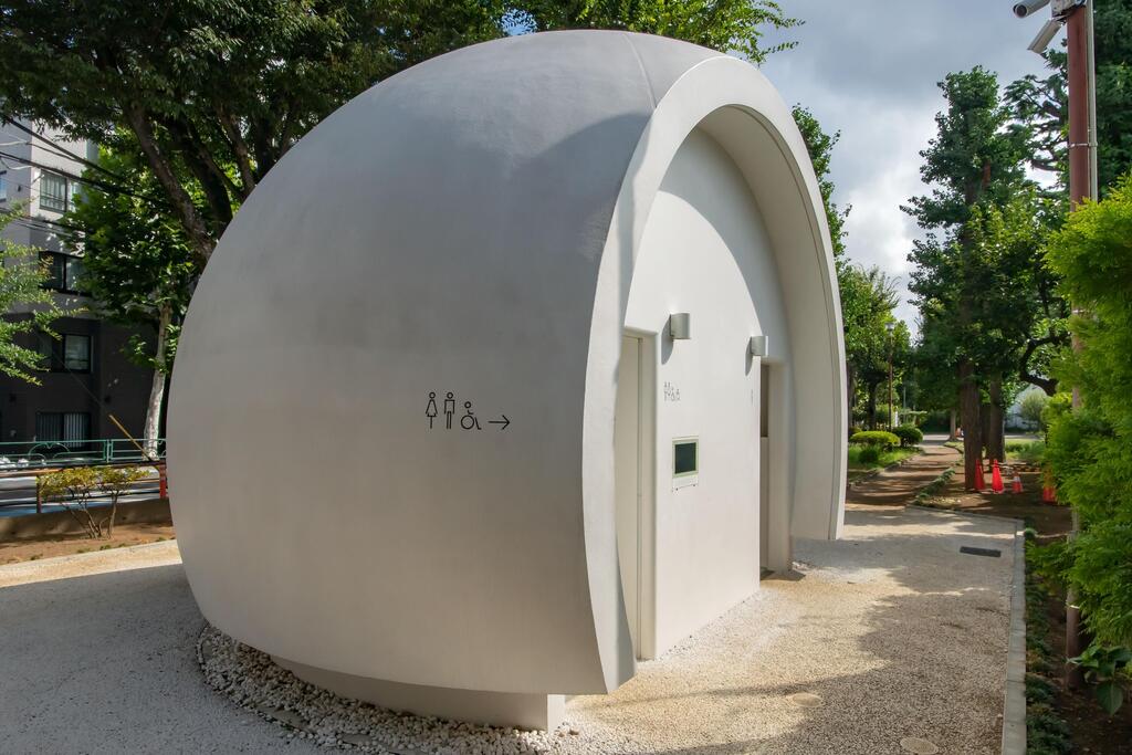 Kazoo Sato's semicircular toilets (Photo: Caito, Shutterstock) בצורת חצי עיגול ובלי מגע בכלל, בעיצוב Kazoo Sato, שירותים בטוקיו