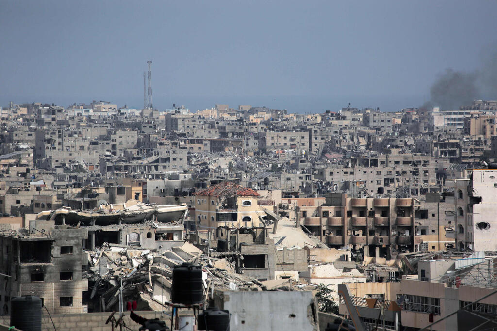 חאן יונס. בצה"ל מזהים ניסיונות חדירה מהאזור בו הסתיים התמרון (צילום: Bashar TALEB / AFP) חאן יונס