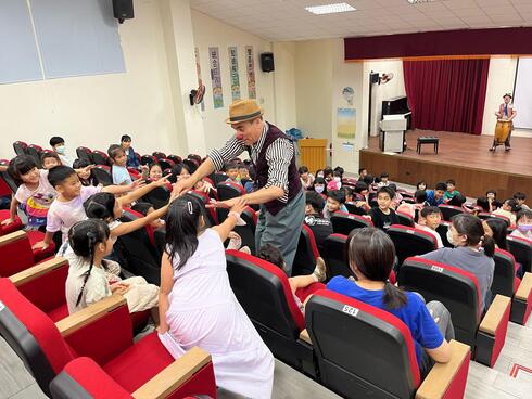 Israeli medical clowns bring joy to Taiwanese children - Vimarsana News
