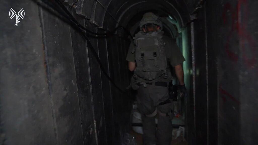 הכוחות בתוך המנהרות שבהן נמצאו גופות החטופים (צילום: דובר צה"ל ) תיעוד: צה"ל משמידים את התוואי התת קרקעי ממנו חולצו שבעה חללים חטופים