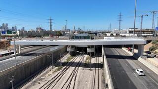 גשר הולכי הרגל החדש במחלף משה דיין ראשל"צ