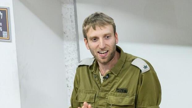 ד"ר ניר שלזינגר מרצה בפני סטודנטים באוניברסיטת בן גוריון בנגב