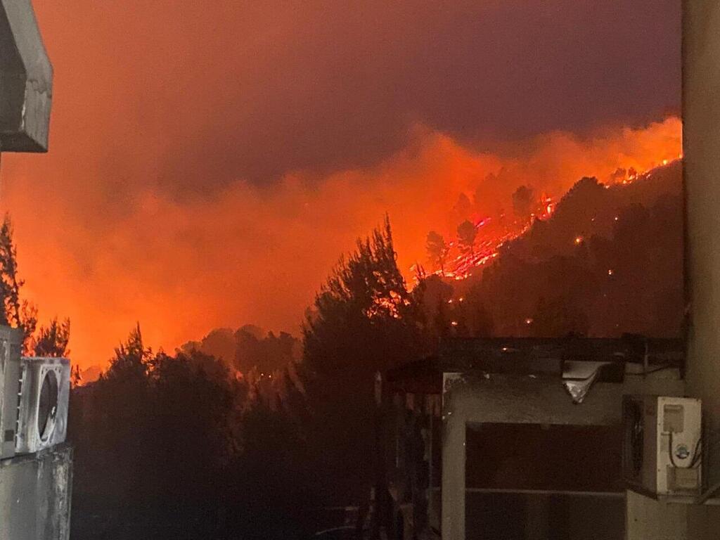 שריפה בקריית שמונה (צילום: דוברות כבאות והצלה) שריפה בקרית שמונה