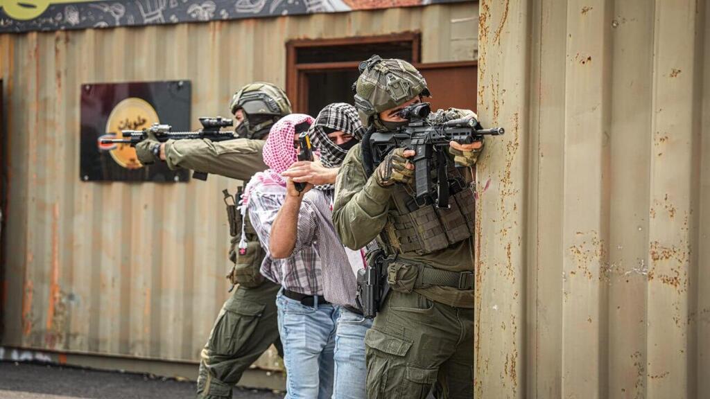 המסתערבים בפעולה (צילום: דוברות המשטרה) מסתערבי מג"ש באיו"ש חיסלו מבוקש בכיר