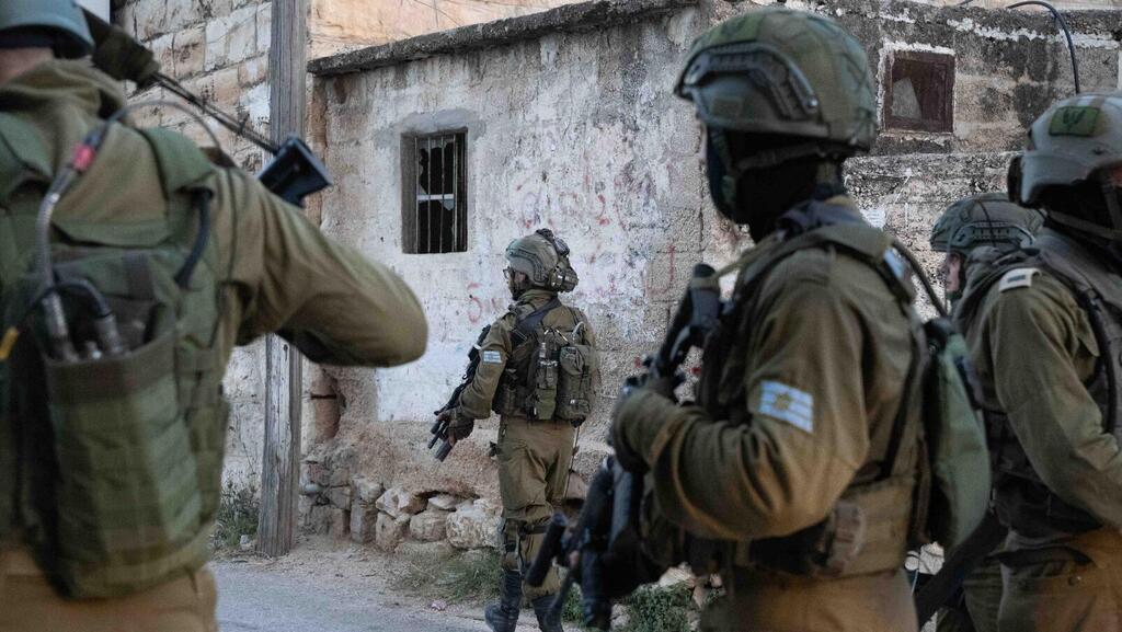 IDF forces operating in the West Bank (Photo: IDF Spokesperson's Unit) פעילות כוחות הביטחון באיו"ש, מעצר מבוקשים והחרמת חומרי הסתה של חמאס